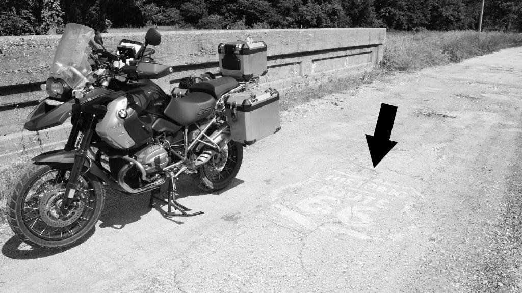 1920 Bridge Carlinville IL (ILd) Hopefully you can see the faded stencil on the roadway.