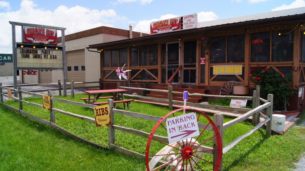 Lunch Stop at the Smoke Pit Collinsville IL (IL,L)