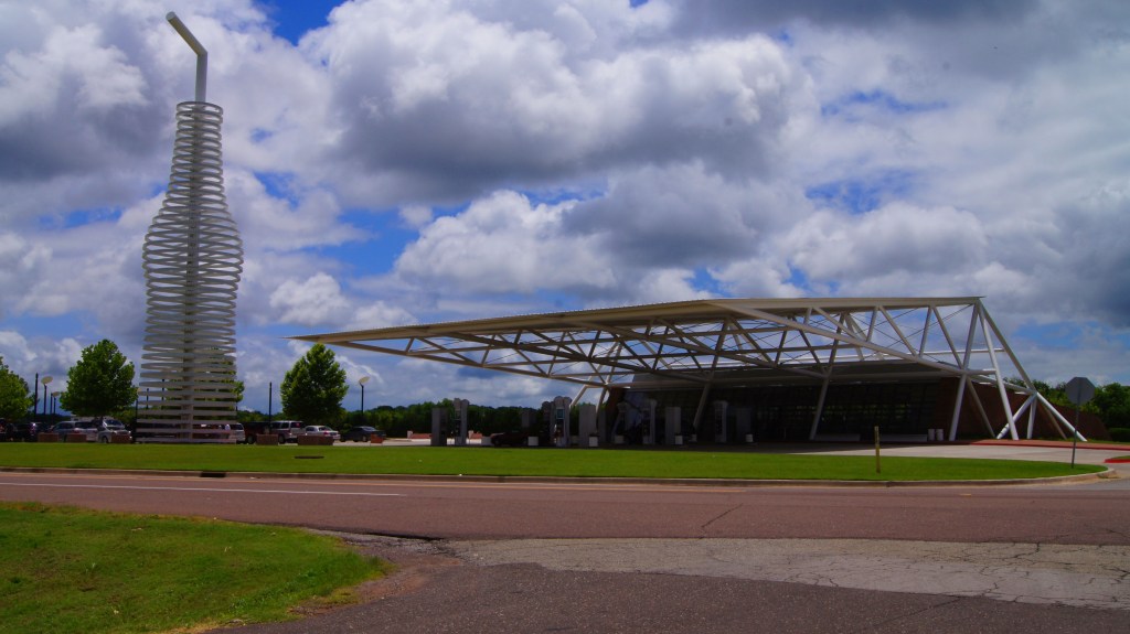 Pops A gas station/restaurant/convenience store. In keeping with the soda theme, the store has an entire wall lined with refrigerated cases, each one holding dozens of varieties of soda pop. And yes...it's 66 ft. tall. Between Arcadia & Edmond OK (OKf1)